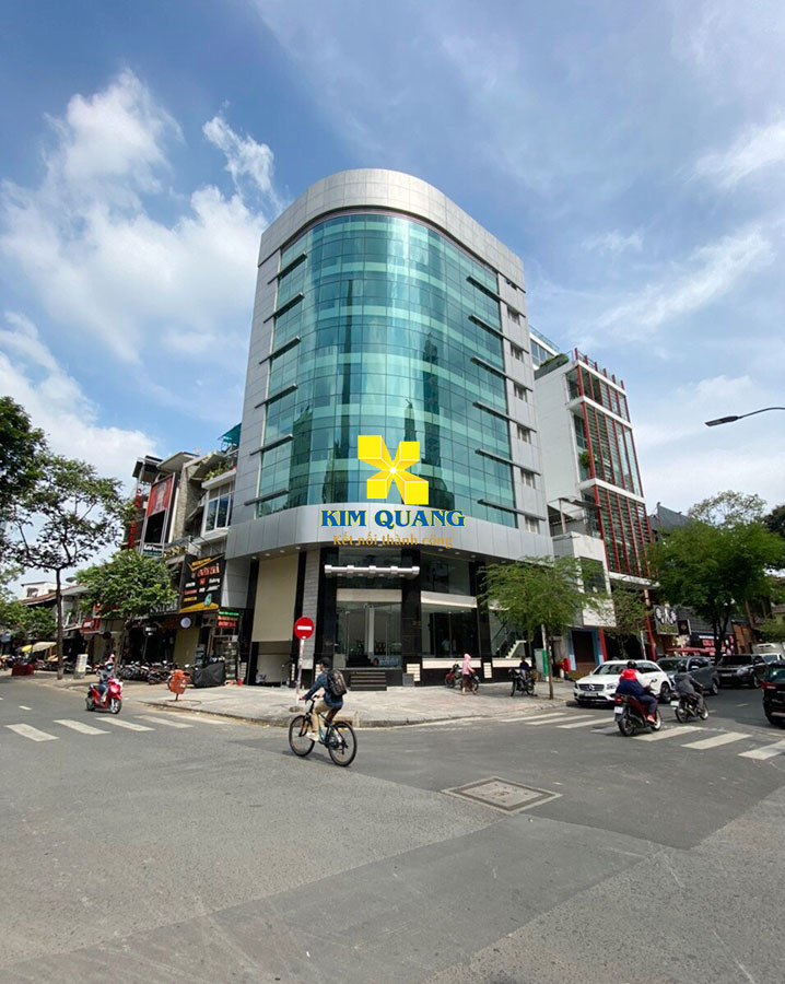 Tòa nhà văn phòng cho thuê đường Huỳnh Thúc Kháng nằm ở góc đường