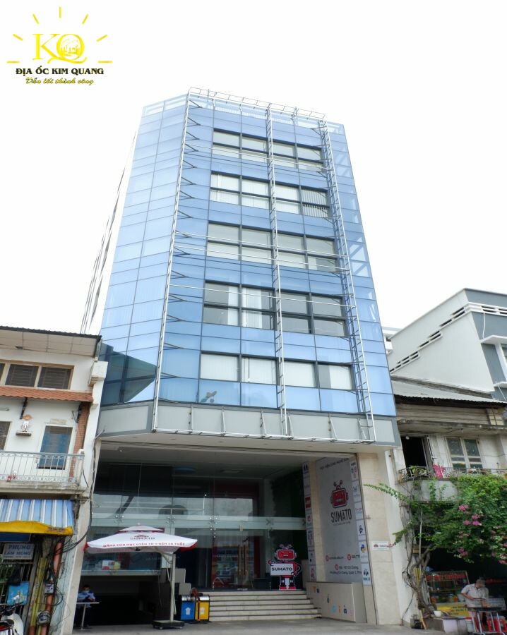 Hình chụp bao quát nguyên tòa nhà văn phòng cho thuê đường Cô Giang quận 1